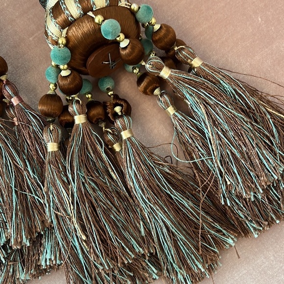 SET OF 2 DRAPE TIES WITH TASSELS - Picture 17 of 17